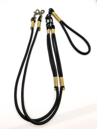 Dneska jsme vyráběli na přání nezamotávací vodítko pro 2 🐶🐶 🖤 černá horolezecká lana 💛 zlatá omotávka Vypadá fakt skvěle. 🤩